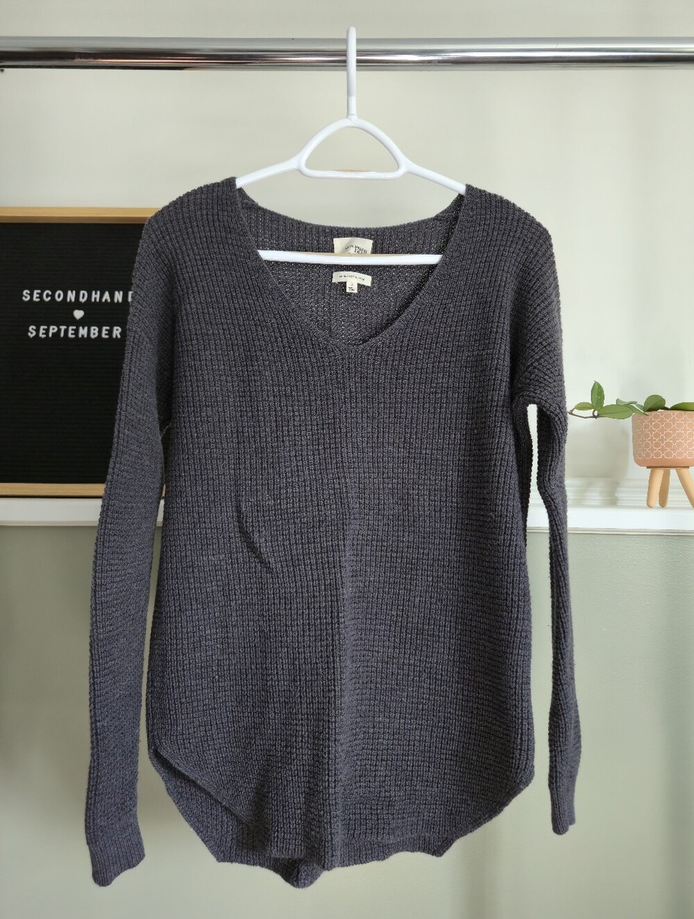 Aritzia Wilfred Free Wool Sweater Waffle Charcoal Grey V Neck